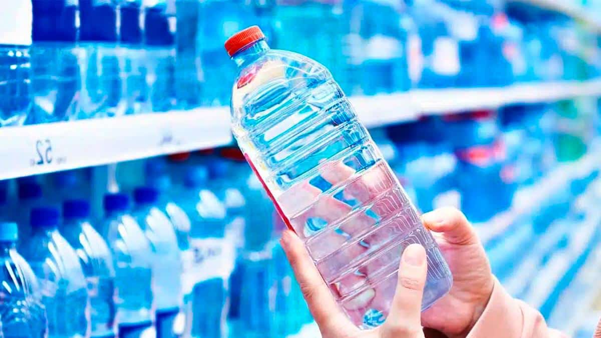 Eaux en bouteille douteuses : 8 marques à surveiller de très près