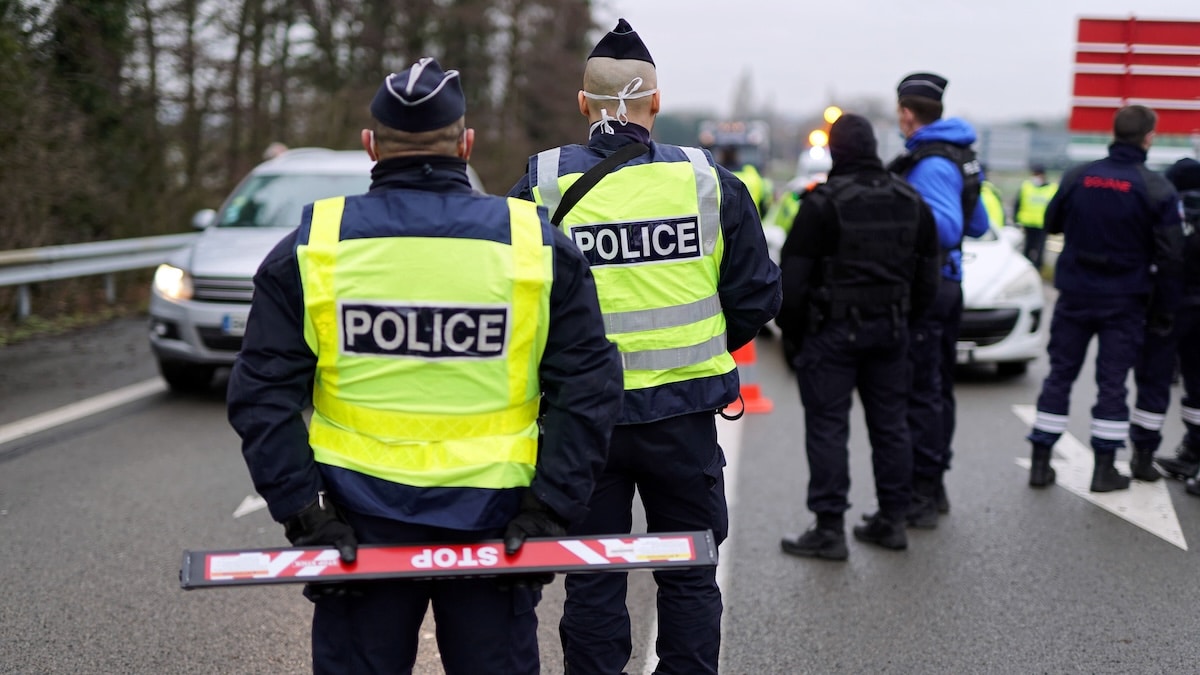 Une femme agressée par arme blanche devant chez elle en France : un ami placé en garde à vue