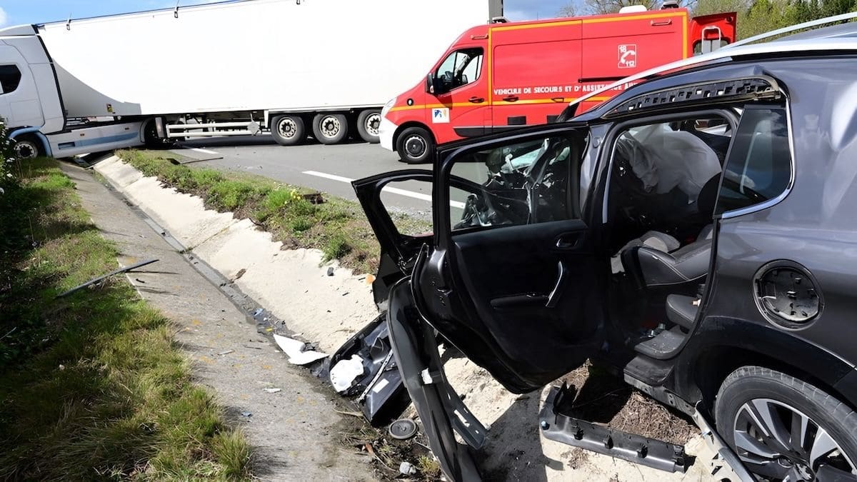 Accident choquant : il percute une voiture et s'endort à côté de la victime