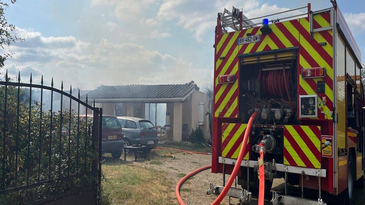 Feu dévastateur à Sarroux-Saint-Julien : une maison inoccupée réduite en cendres
