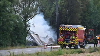 Tragédie sur la N124 à Dému : un camion en flammes, le conducteur a perdu la vie
