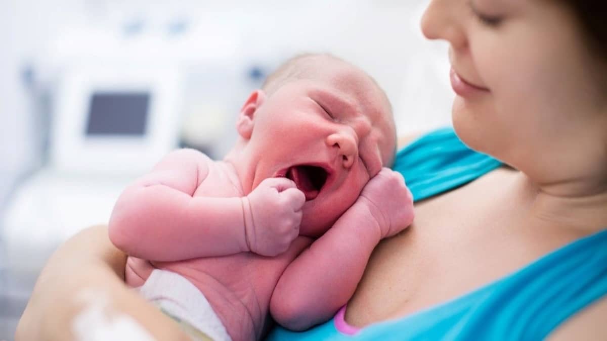 Un bébé vient au monde avec un stérilet implanté dans son corps, défiant les connaissances médicales